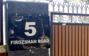 Kejriwal Vacates Official Residence, Moves to New Home on Ferozeshah Road