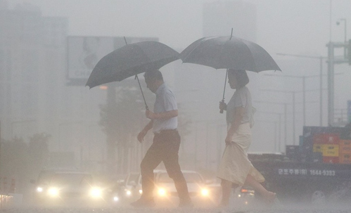 Heavy Rain Watch Issued across South Korea's Metropolitan Area