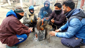 Cold Wave Continues to Sweep Kashmir Valley