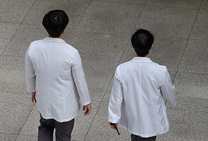 South Korea to Bar Intern Doctors If They Don't Register for Jobs