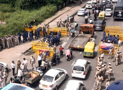 MCD, Delhi Police Launch Joint Drive against Illegal Parking; Push for Multi-level Facilities