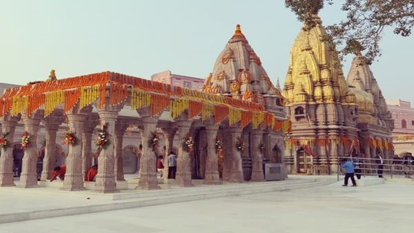 3 employees of Kashi Vishwanath Temple Trust face corruption probe