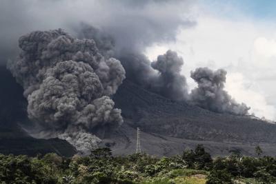 Volcano erupts in Iceland