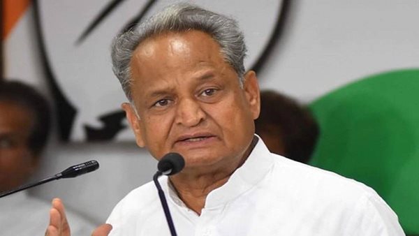 LPG cylinders at Rs 500 to BPL families: Gehlot