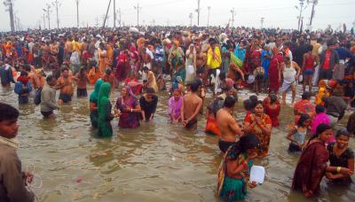 Devotees Take Holy Dip at Triveni Sangam on Chaitra Purnima in Prayagraj