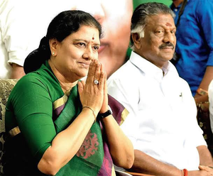 Ideals of MGR & Jayalalithaa Need to Be Kept Alive: OPS, Sasikala to Party Cadres 