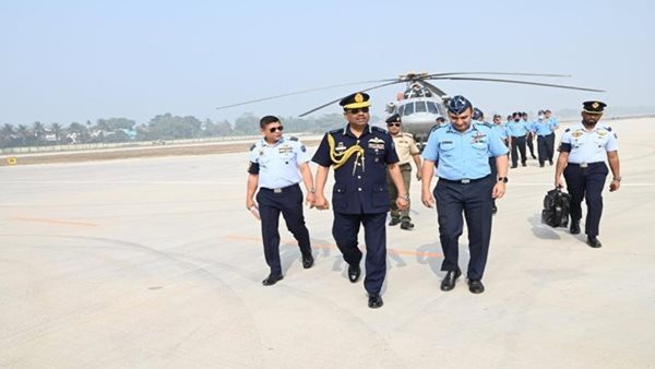 Bangladesh Air Force Chief visits IAF station in Barrackpore