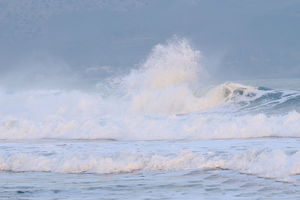 Japan Hit by 50 CM Tsunami Following 5.9-magnitude Earthquake