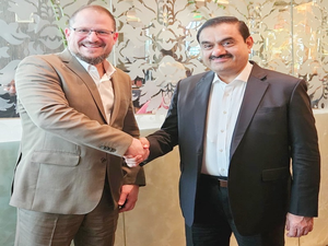 Gautam Adani, Qualcomm CEO Discuss India's Potential around Chips, AI, Mobility