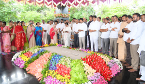 Jagan, Sharmila Pay Tributes to YSR on Birth Anniversary