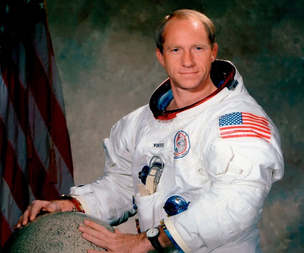 Apollo 15 Astronaut Al Worden, Who Circled Moon, Dies at 88