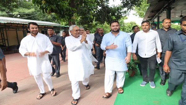 Nitish Kumar meets Governor, submits resignation as CM