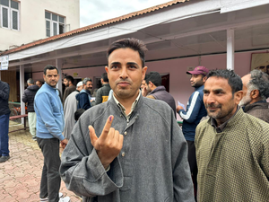 Enthusiastic Voters Line up outside Polling Stations in J&K'S Srinagar LS Seat