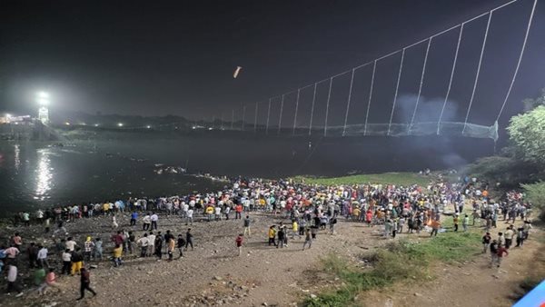 Bridge collapses in Gujarat's Morbi, 400 drowned, atleast 90 dead 