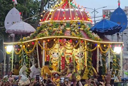 Centuries-old Lord Jagannath Rath Yatra Celebrated in Kashi, Lakhs of Devotees Participate