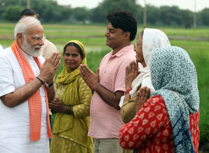 PM Modi Interacts with Farmers, Says Committed to Working at Triple the Speed in 3RD Term