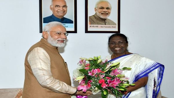 PM meets Droupadi Murmu after her victory