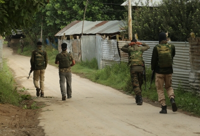 2 LeT Terrorists Trapped in Kashmir Encounter