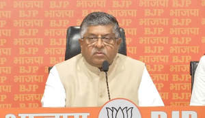 Ravi Shankar Prasad Distributes Chhath Puja Essentials to Underprivileged in Patna