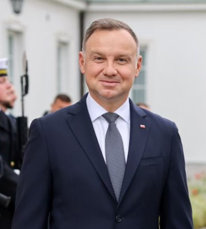 Polish President Signs Law to Freeze Electricity Price until September 2025