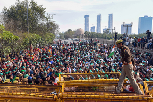 Farmers Protest: Massive Traffic Jams at Delhi's Exit & Entry Points