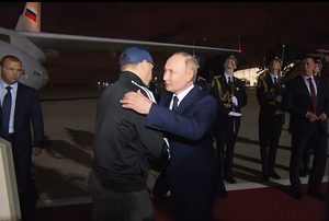 Putin Meets Russians Freed after Prisoner Swap at Moscow Airport