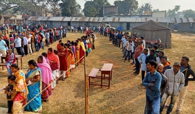 Voter Queues Seen at Polling Stations for Third & Final Phase of J&K Election Today