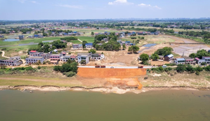 Work Team Despatched after River Embankment Breached in China