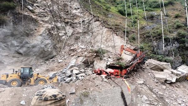 J&K highway tunnel collapse, 10 missing 