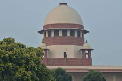 Maha Crisis: SC Refuses Immediate Decision on Question of Reference to Larger Bench