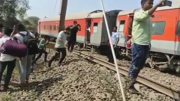 10 coaches of Mumbai-Jaynagar Antyodaya Express derail near Nashik