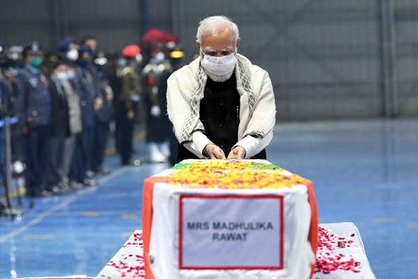 PM pays homage to crash victims at Palam airport