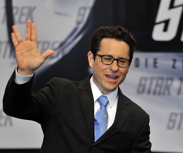 j.j. abrams flashes the vulcan greeting at the premiere of star trek in berlin