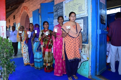 Brisk Start to Polling for Maharashtra's 11 LS Seats