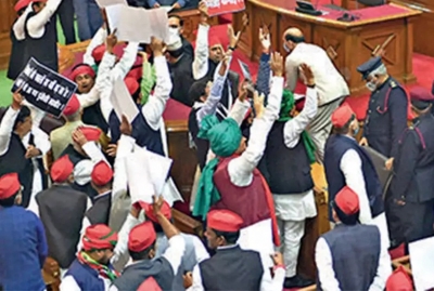 UP Budget Session: SP MLAs Stage Demonstration