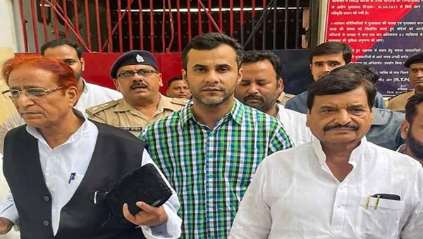 Azam, Shivpal stay away from SP legislative party meeting