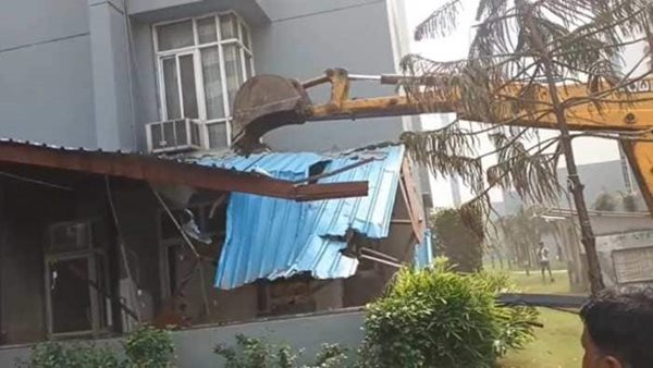 Noida: Several encroachments razed in Grand Omaxe society