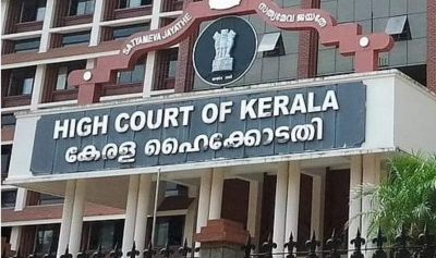 Drama in Kerala HC as Married Man Slashes Wrist after Lover Wishes to Return to Her Parents