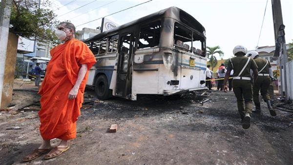 Sri Lankan PM declares emergency; protesters head towards his office