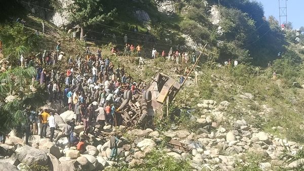 12 killed, 27 injured in J&K road accident 