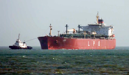 Indian‑flagged LPG Tanker 'Nanda Devi' Arrives at Gujarat's Vadinar Port