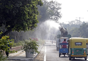 Air Quality Still 'very Poor' at Several Places, Delhi Records Min Temp of 9.2 Degree Celsius