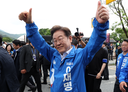 South Korea: DP'S Lee Leads PPP'S Kim 45 PC to 36 PC