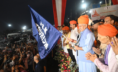 J&K L-G Flags off First Batch of Amarnath Yatra Pilgrims from Jammu amid Tight Security Arrangements