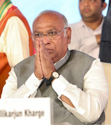 Mallikarjun Kharge Targets PM Modi over '400 Paar' Slogan