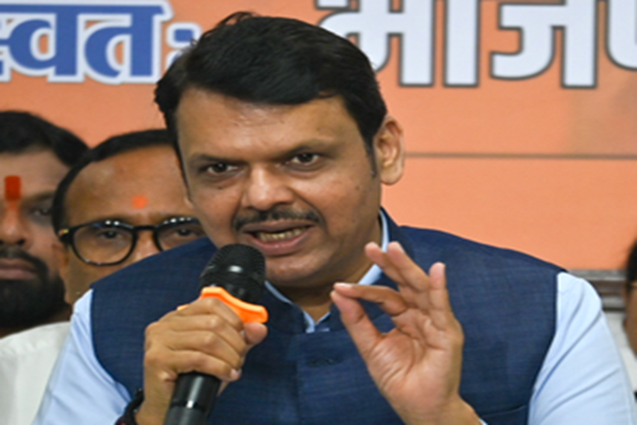 CM Fadnavis Convenes Meeting on 3-language Formula amid Uproar over Hindi 'imposition'