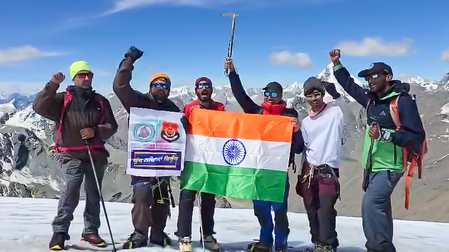 'Yudh Nashian Virudh': Punjab Police Officer Hoists Campaign Banner at Himalayan Summit