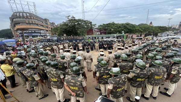 Ganesh Chaturthi festivities begin at Hubballi Idgah Maidan under heavy police cover