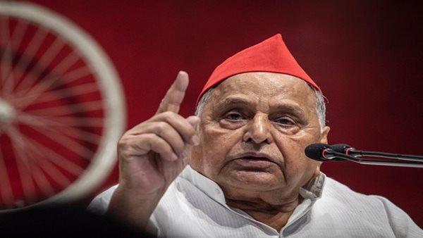 Mulayam Singh Yadav still critical: Medanta hospital