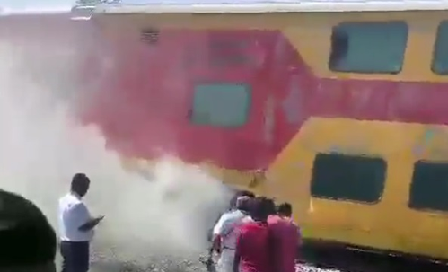 Massive Fire Erupts in Passenger Train in Bihar; All on Board Safe